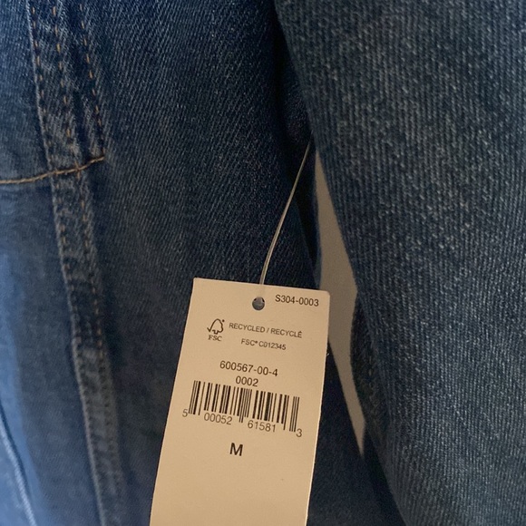 NWT Icon Denim Gap Jean Jacket - Womens - Picture 3 of 5